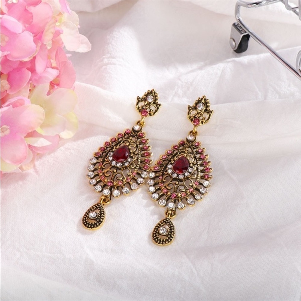Boho long desi Indian style crystal earrings - Picture 4 of 8
